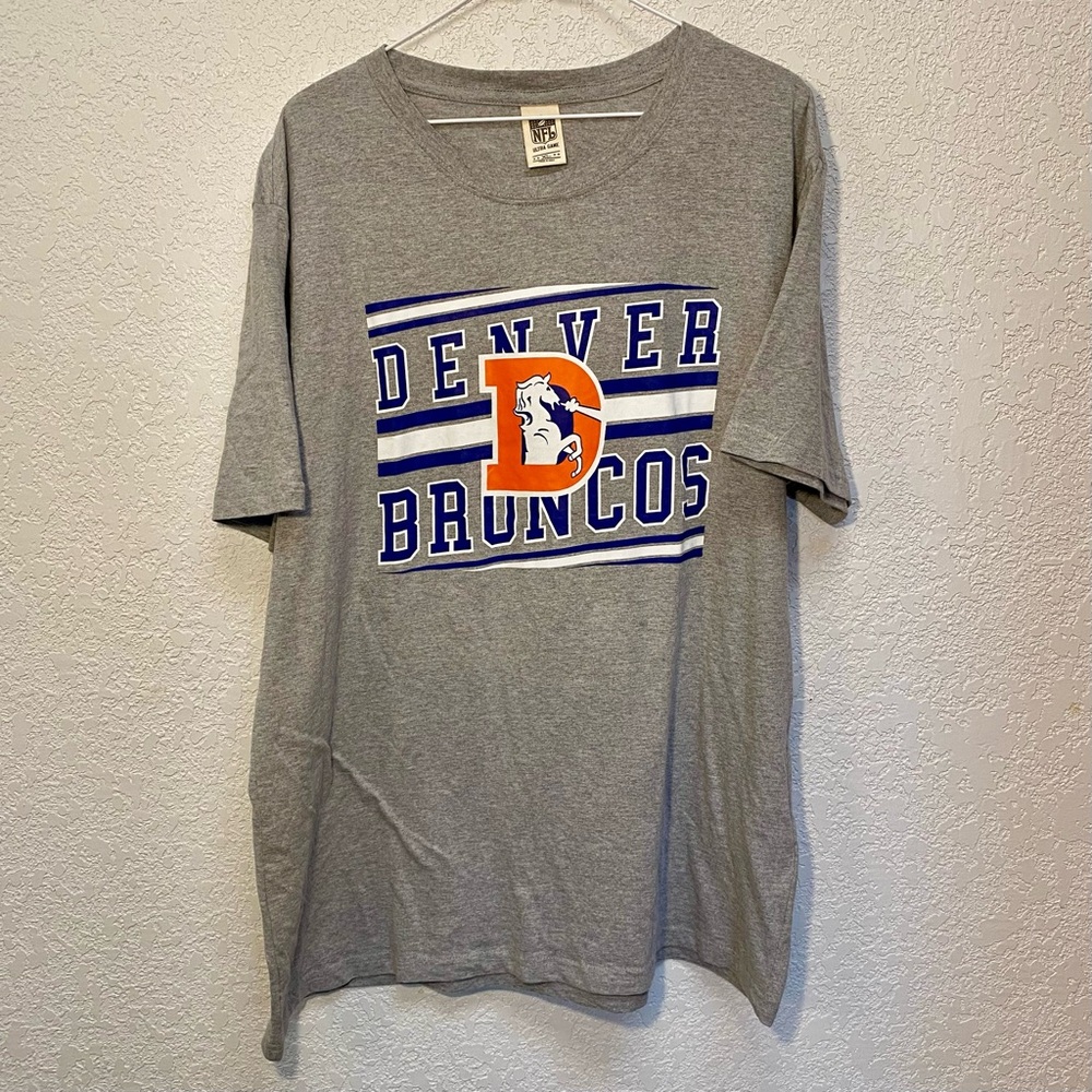 Denver Broncos T-Shirt Men’s XL Grey Retro “D” Logo Short Sleeve NFL Tee Shirt
